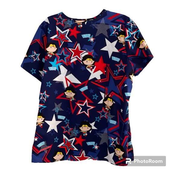 Wonder Woman Scrub Top Medium Mock Wrap Top Cotton New Nurses CNA DC Comics - Picture 2 of 11